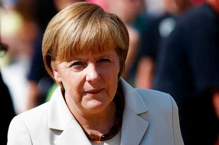 Overvågningssag. Angela Merkel er gået på sommerferie, men hun har en 'stinker' liggende på sit bord, når hun vender tilbage. 