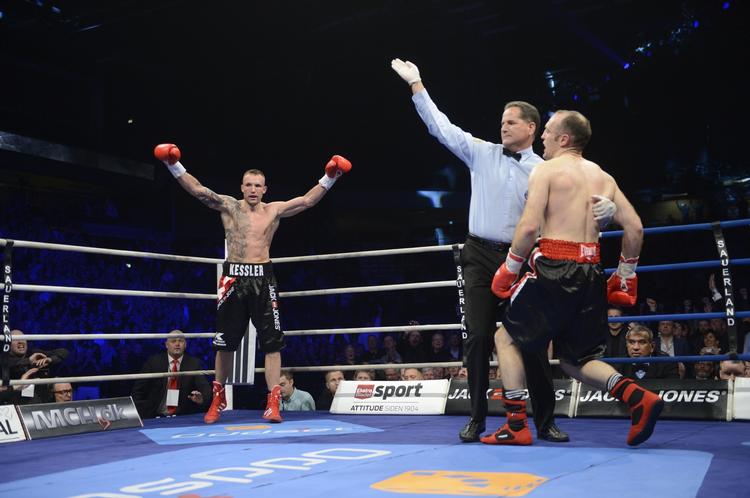 STRAFFET. Først fik Brian Magee én i leveren af Mikkel Kessler i ringen, og så fik en over fingrene af dopingkontrollen efter kampen i Herning i december. 