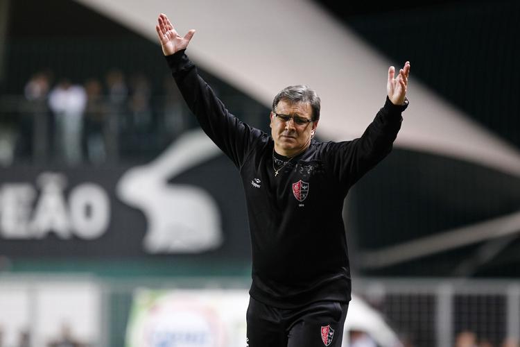 OFFICIELT. Rygterne blev bekræftet i dag, da FC Barcelona offentliggjorde Gerardo Martino som ny cheftræner. 
