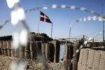Overstået. I snart 12 år har USA, Storbritannien, Danmark og en stribe andre vestlige lande ført an i en »krig imod terror«, som dermed har varet i knap dobbelt så lang tid som hele Anden Verdenskrig. 