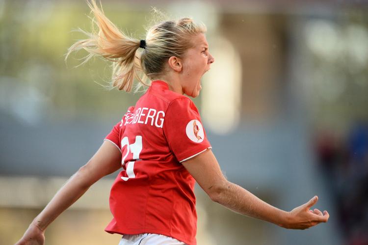 DOBBELTJUBEL. En sejr over Spanien og Danmark som modstander i semifinalen gav Ada Hegerberg noget at juble over. 
