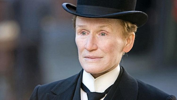 Glenn Close blev nomineret til en Oscar for hendes rolle som butleren Albert Nobbs. 