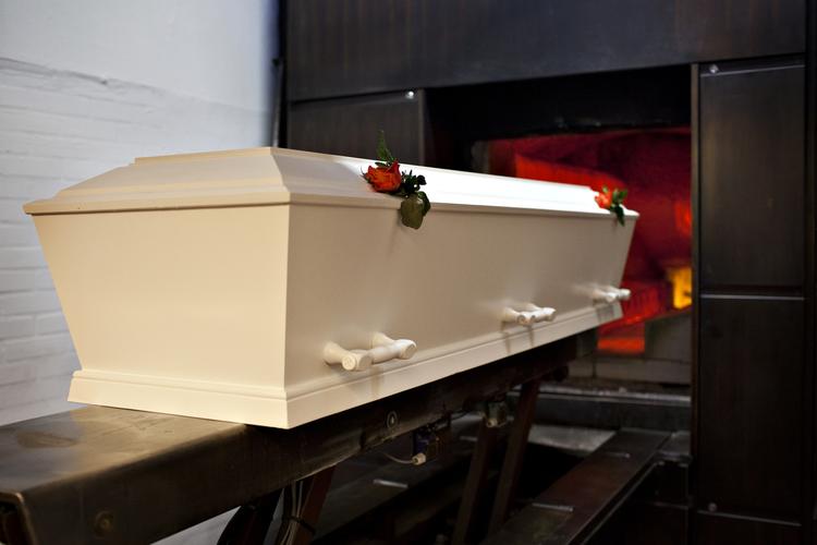 Farvel. Lad freden sænke sig over gravene og vores døde, skriver biskop Peter Skov-Jakobsen i debatten om, hvorvidt det skal tillades at genbruge eksempelvis aske fra kremerede kære i smykker. 