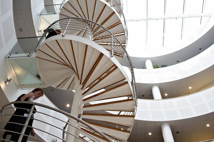 Skæbnedag. For mange studerende er det helt afgørende, hvad beskeden lyder tirsdag 30. juli. Her et billede fra Aalborg Universitets campus i Sydhavnen. 