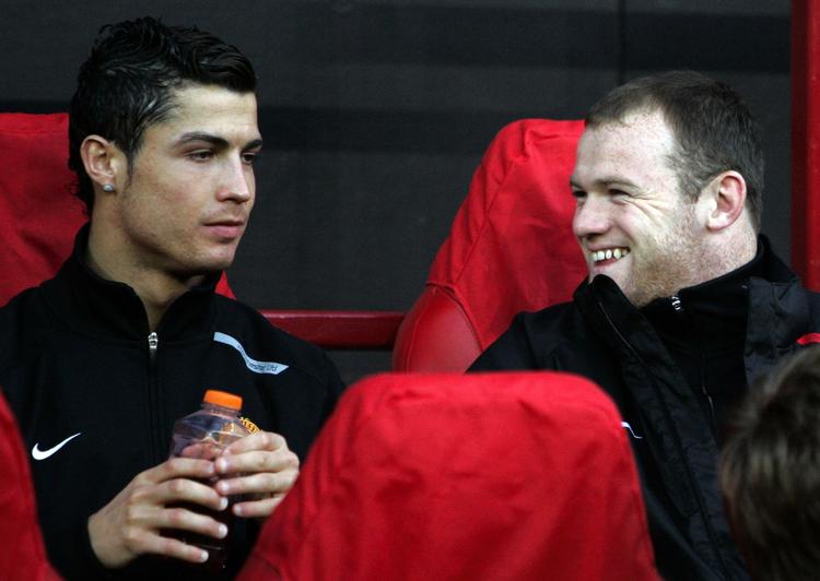 udskiftninger. Tidligere sad Cristiano Ronaldo (tv) og Wayne Rooney (th) på samme bænk i Manchester United. Nu er englænderen på vej væk, mens portugiseren rygtes på vej tilbage. 