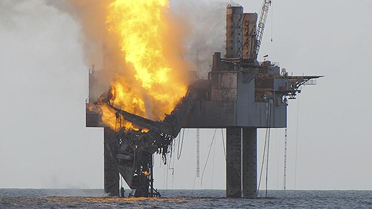 BRAND. Stor brand på en boreplatformen Hercules, hvor der bores efter gas. Platformen ligger i den Mexicanske Golf. 