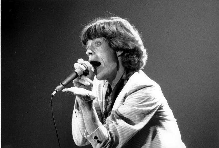 Utrættelig. Mick Jagger stormer, svanser og svajer stadig rundt ved hver koncert, nøjagtig som vi altid har kendt ham. 