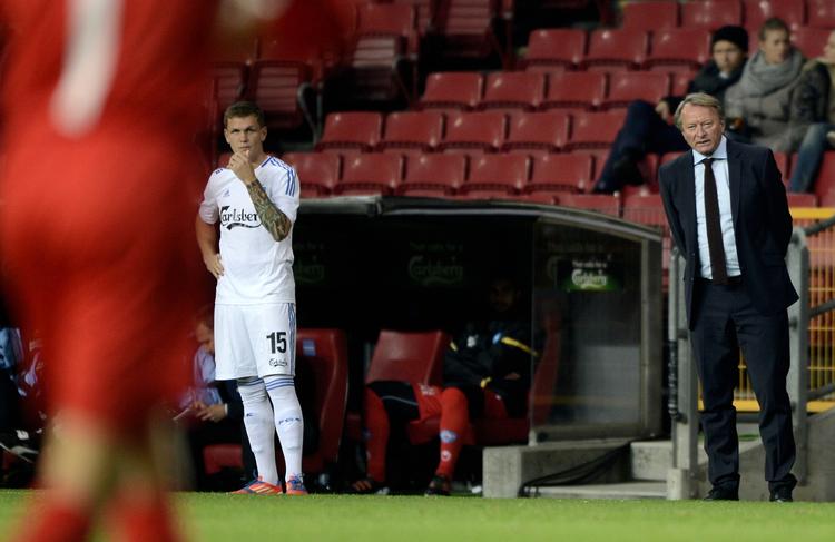 udlejet. Michael Jakobsen (tv) på vej på banen for FC København. Men det blev ikke til mange kampe for den tidligere AaB'er i sidste sæson. 