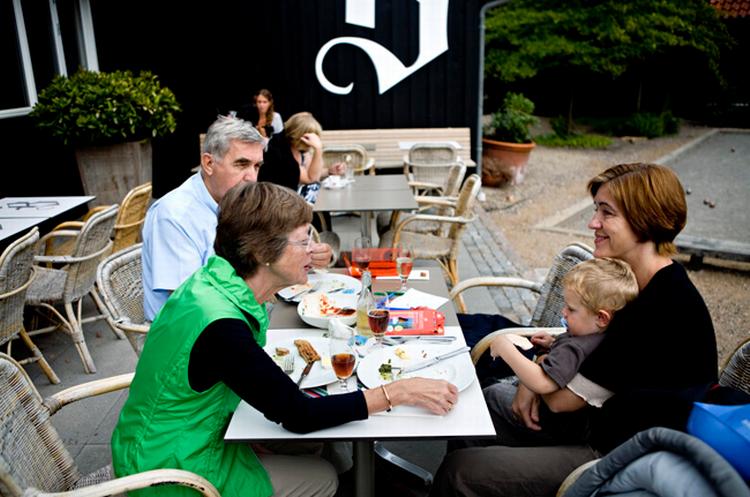 Café Bomhuset er et befriende, velsmagende alternativ til traditionelle cafeer. 