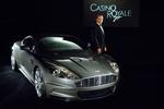 Stilfuld. Aston Martin er i perioder tjenestebil for James Bond. Den ærkebritiske 007-agent må se i øjnene, at bilen snart har en tysk motor. 