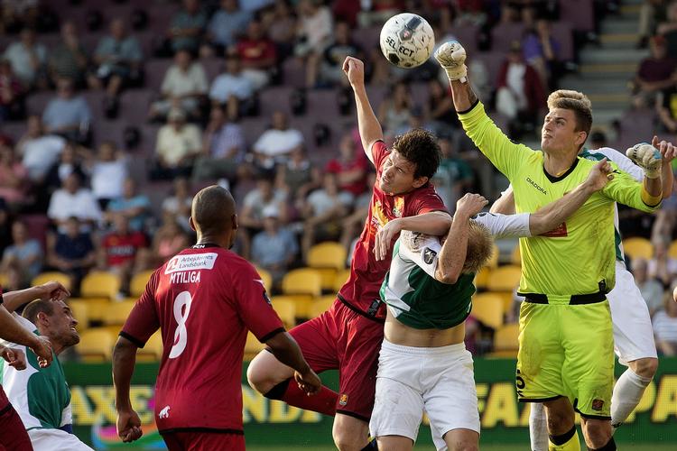 DEBUTANT. Martin Hansen (th) var i går for første gang foretrukket i FC Nordsjællands startopstilling fremfor Jesper Hansen. 
