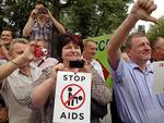 Modstand. Hundredvis af mennesker mødte op for vise deres modstand til dagens parade i Vilnius. Litauen er kendt som et af de lande i Europa, hvor seksuelle minoriteter har det sværest. 
