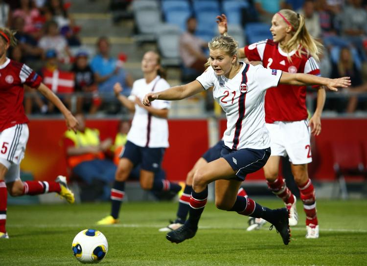 INTERESSE. Også herhjemme formåede de danske fodboldkvinder at skabe stor interesse om deres præstationer. 