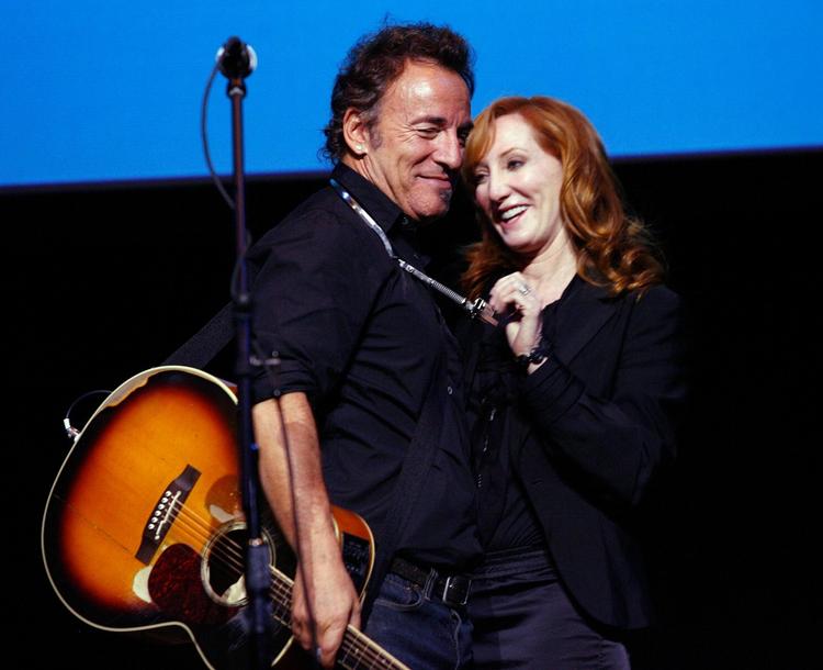 Musikpar. Patti Scialfa på scenen med sin verdensberømte husbond, Bruce Springsteen. 