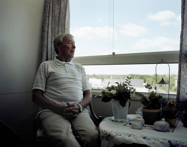 frihed. Lige siden Frihedens første byggerier skød op af pløjemarken i 1961, har Kaj Kondrup Jensen og hans kone Tove boet her. For som han siger: »Det er et godt sted at bo«. Dengang var byggeriet helt fantastisk, syntes de, i dag trænger de grå boligblokke til en grundig renovering. 