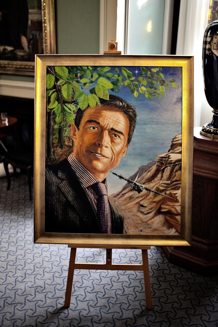 Utraditionelt. Simone Aaberg Kærn beskrev selv rollen som officiel statsministerportrættør som et »Højrisikovalg«, efter afsløringen af det meget politiske billede af statsminister under Afghanistan-invasionen, Anders Fogh Rasmussen. 