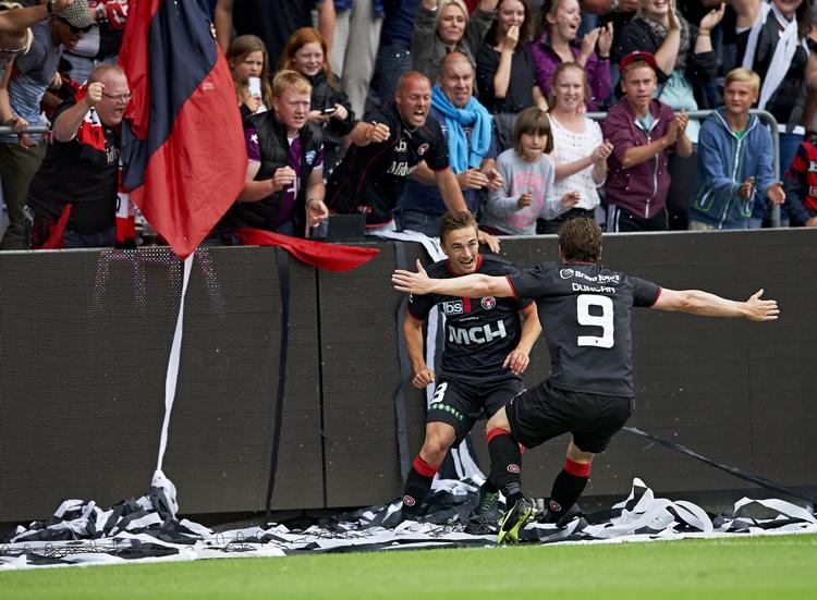 Jubel. Petter Andersson fra FCM scorer til 1-0. 