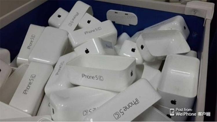 SKRABET. Hvis man skal tro dette spionfoto, lækket på det kinesiske webforum WeiPhone, kommer den rygteomsuste budget-iPhone til at hedde iPhone 5C (Foto: WeiPhone Forum/9to5Mac) 