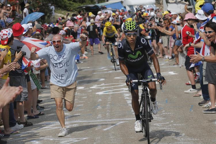 stærk. Nairo Alexander Quintana, som her ses på vej op ad en af Tour de Frances stigninger, har ikke mistet saft og kraft i benene efter den franske styrkeprøve. 
