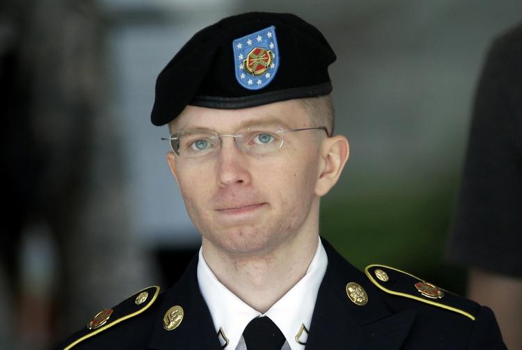 Anklaget. Efterretningsofficeren Bradley Manning blev i 2009 sendt til Irak, hvorfra han sendte fortrolige dokumenter til WikiLeaks. 