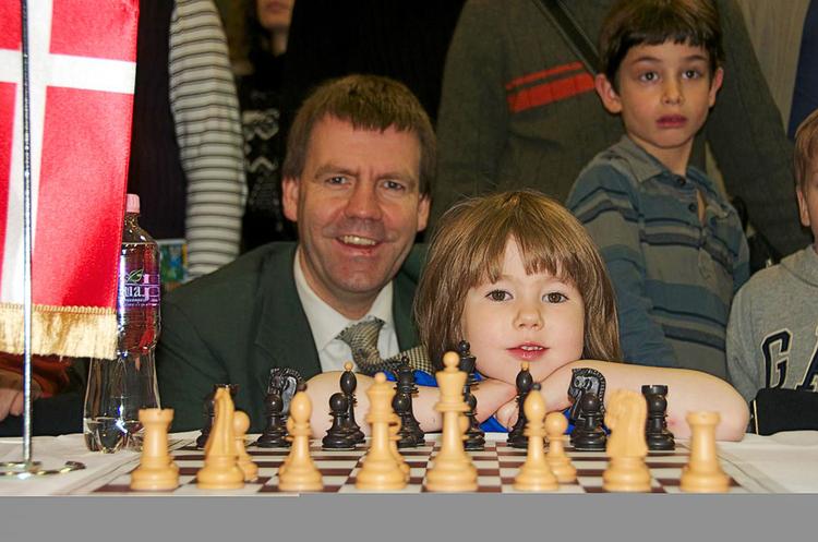 Skak. Jacob Aagaard med datteren Cathrine ved en turnering i Budapest i Ungarn. 