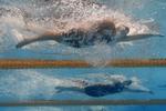 DUEL. I 1.400 meter lå Lotte Friis (øverst) og Katie Ledecky side om side, inden amerikaneren trak fra de sidste 100 meter og snuppede både VM-guldet og den verdensrekord, som Lotte Friis måtte erstatte med en europarekord. 