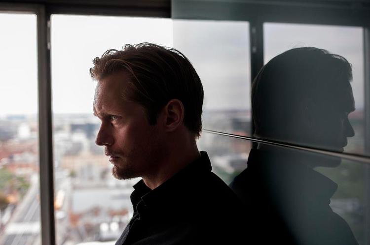 Udsyn. Langt, langt fra Los Angeles. Det er der, Alexander Skarsgård bor nu, men forankringen i Sverige og faderens, slægtens og Stockholms Söder-kvarter lader han bag sig, når han tager hjem igen. 