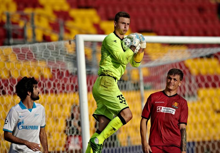 sikker. Martin Hansen leverede en flot indsats i målet for FC Nordsjælland i kampen mod Zenit St. Petersborg. 