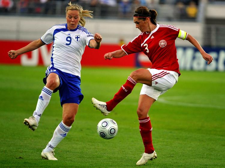 All-Star. Danmarks anfører, Katrine S. Pedersen (th), leverede en flot EM-slutrunde og er kommet på det udvalgte hold efter turneringen. 