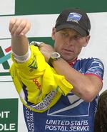 udelukket. Lance Armstrong trækker en af sine mange gule førertrøjer fra Tour de France overhovedet i 2003. Amerikaneren anser sig fortsat som vinder af et løb fyldt med dopede ryttere. 
