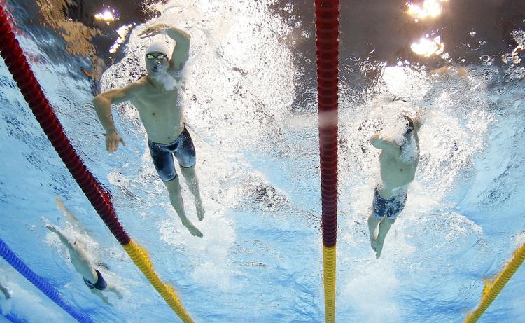 FINALISTER. Ved OL svømmede Pál Joensen (th.) side om side med den senere guldvinder i 1.500 meter fri, kineseren Sun Yang (tv.). I aften er de begge VM-finalister i 800 meter fri. 