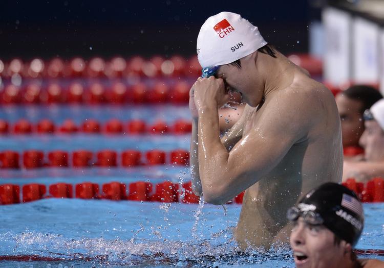 VERDENSMESTER. Med sin højde på 198 cm har Sun Yang en klar fysisk fordel i forhold til eksepmpelvis Pál Joensen på 180 cm. 