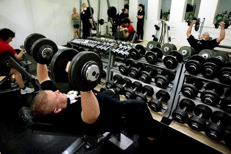 Du behøver ikke være medlem af et fitnesscenter for at lige tarzan. 
