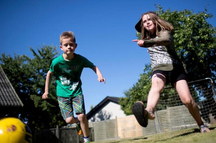 Hårdt arbejde. Tvillingerne Gabriel og Barbara på 10 år går begge på Køge Private Realskole, hvor fransk, tysk, engelsk og kinesisk er på skemaet fra 0. klasse. 