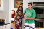 Spild. Adam Sandler misbruger sit komiske talent i 'Drengerøve 2'. 
