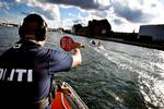 Fartsyndere. Politiet har ikke deres egne både, når de patruljerer.De låner dem af Københavns Havn. 