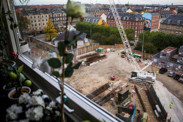 Tid. Metro-byggepladserne over hele byen kan ende med at stå stille, for byggerierne hænger sammen, så det vil forsinkelserne også gøre. 