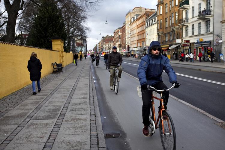 Bilfri. Nørrebrogade er kendt som Københavns store cykelgade, men for Lars Hedebo Olsen går cykelturen helst uden om de slidte facader og de tomme lokaler. 