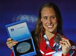Sølvvinder. Der var både en sølvmedalje og et bevis for verdensrekorden til Rikke Møller Pedersen ved præmieoverrækkelsen. 
