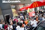 Fattige. I USA tjener 28 millioner mennesker mindre end 10 dollar i timen. 