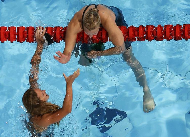 VERDENSREKORDER. I formiddags satte Yulija Efimova (tv.) verdensrekord i 50 meter brystsvømning, men seks timer senere blev den slået af Ruta Meilutyte (th.). 