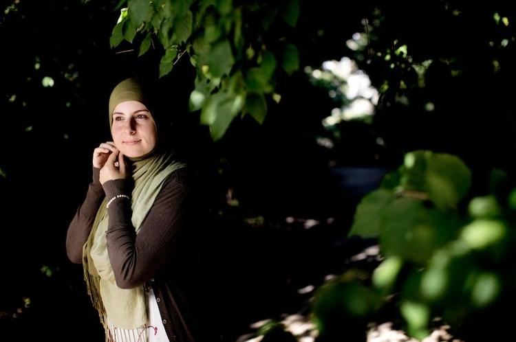 Tabuiseret. Fatima El-hajj, nyudsprunget islamisk sexolog, kom direkte fra fredagsbøn til interviewet med Politiken i Ørstedsparken i går eftermiddag. 