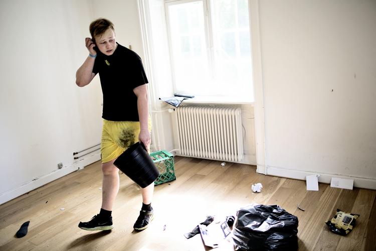 Alene. Sådan så der ud, da Mikkel for to måneder siden gik og tømte sit værelse på Strandridergården. 
