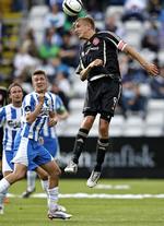 forlængelse. Veteranen Thomas Augustinussen (th) fortsætter karrieren i hjerteklubben AaB. 