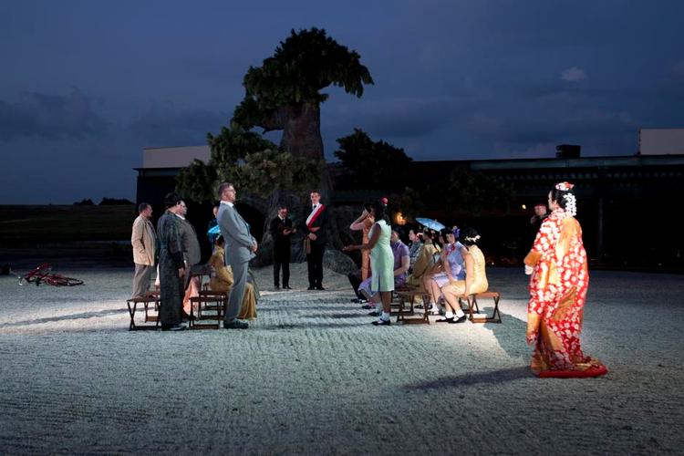 Nattemørke. Det de for alvor kan i Opera Hedeland, ude midt i ingenting, er at give tilskueren lov til at være alene med skønheden. PR-foto 