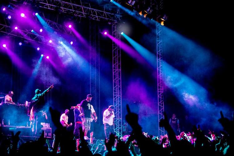 Hiphop-sejr. Vanguards lørdagsprogram var en sikker vinder. Men en mindre stilsikker fredag vidnede om, at festivalen endnu ikke ved, hvilket ben den vil stå på. Her ses Wu-Tang Clan i aktion. 