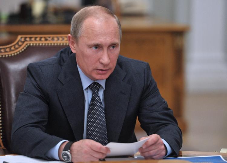 UENIGHED. Senator mener ikke, at Obama skal mødes med Putin, efter at Rusland gav asyl til Snowden. 