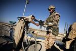 Tolke. Danmarks tilbud til de afghanske tolke,der har hjulpet dansk forsvar, dur ikke, mener flere soldater. 