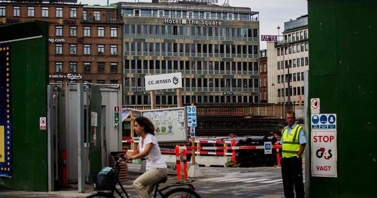 Støjkilde. Hotel The Square i København har fået metrobyggeriet som en meget nær nabo 