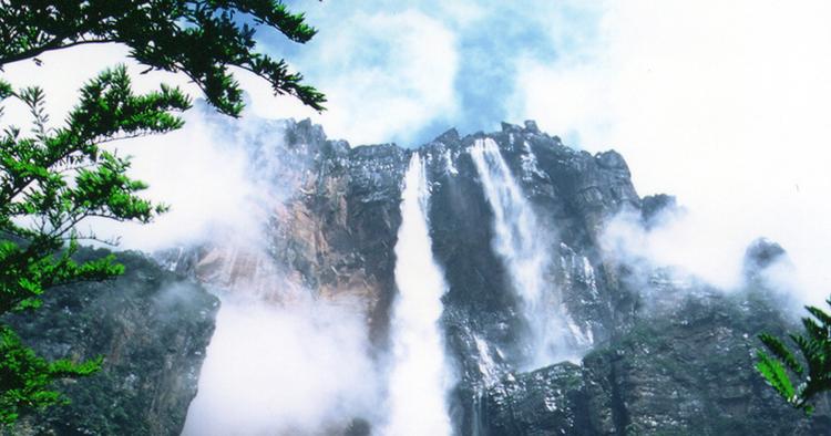 Sprudlende. Vandfaldet er det Sydamerikanske Angel Falls som kan opleves i Venezuela. 